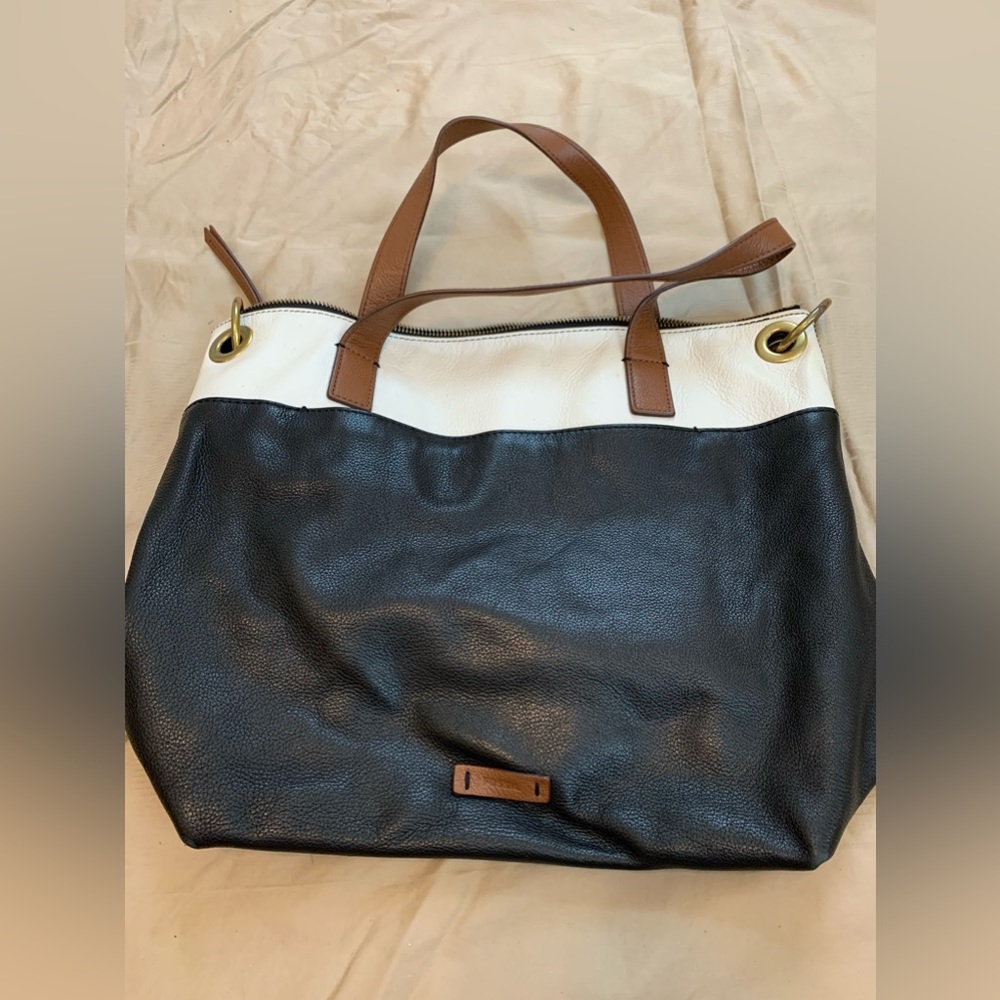 Fossil tote